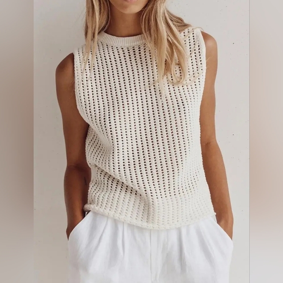 COPY - NWT White Knitted top. M - Picture 1 of 7